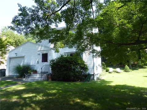 76 Lycett St, Bridgeport, CT 06606