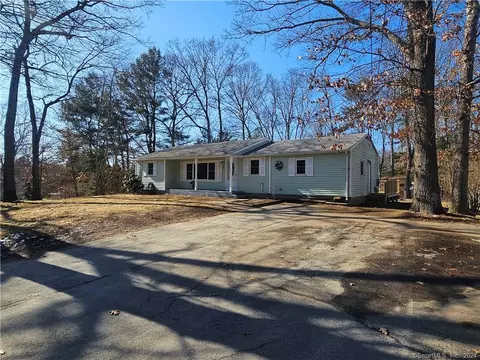 15 Ralph St, Plainfield, CT 06354