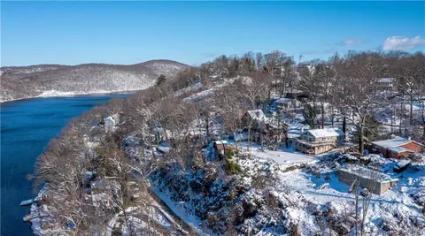 2 Waterview Dr, Danbury, CT 06811