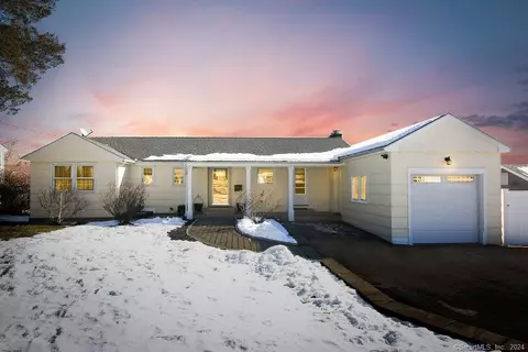 156 Selden Hill Dr, West Hartford, CT 06107