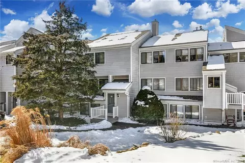 100 Rowayton Woods Dr #100, Norwalk, CT 06854