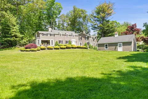 258 Ingleside Dr, Stamford, CT 06903