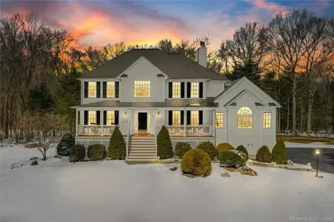 82 New Lebbon Rd, Newtown, CT 06470