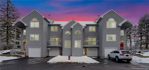 24 Village View Ter #24, Meriden, CT 06451