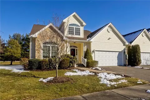 23 Green Briar Dr #23, Suffield, CT 06078