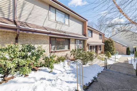2437 Bedford St #C18, Stamford, CT 06905