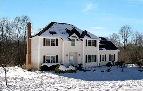 44 Sweetbriar Ct, Colchester, CT 06415