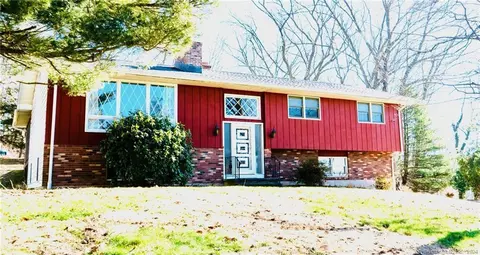 77 Bennett Rd, East Haven, CT 06513