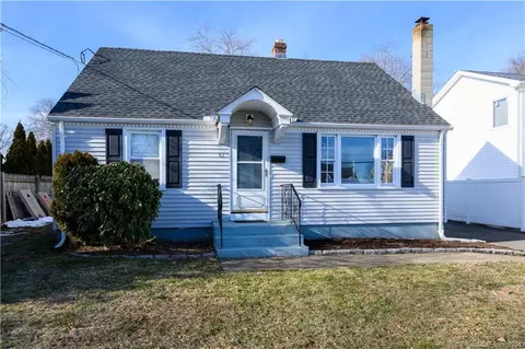 61 Winslow Dr, West Haven, CT 06516