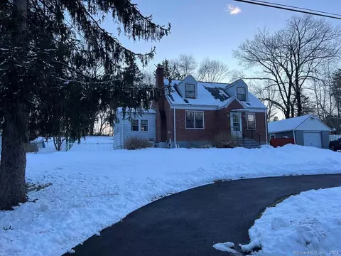 18 Cooper Ln, Hamden, CT 06514