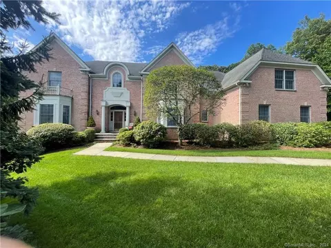 218 S Lake Dr, Stamford, CT 06903