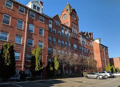 75 Wheeler Ave #307, Bridgeport, CT 06606