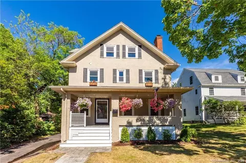 18 Vanderbilt Rd, West Hartford, CT 06119