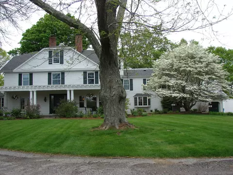 25 Babbitt Hill Rd, Pomfret, CT 06259