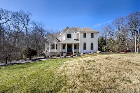 17 Ledgewood Rd, Shelton, CT 06484