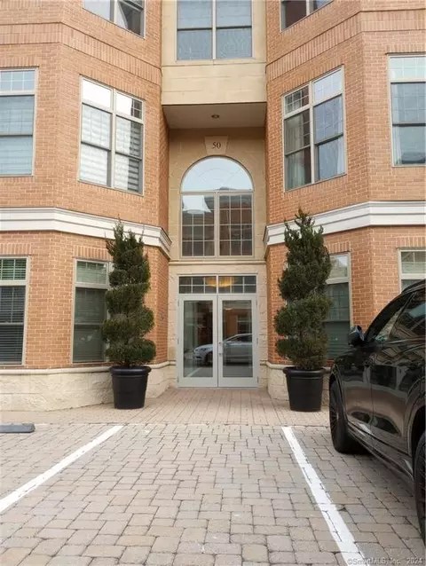 50 Stone Ridge Way #2F, Fairfield, CT 06824