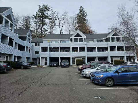1 Beaver Brook Rd #9, Danbury, CT 06810