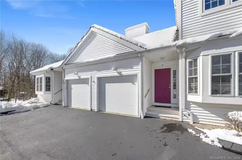 244 Oakland St #B, Manchester, CT 06042