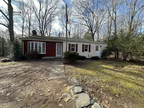 2620 Downes Rd, Hamden, CT 06518