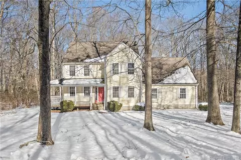 28 Swanty Johnson Rd, Uncasville, CT 06382