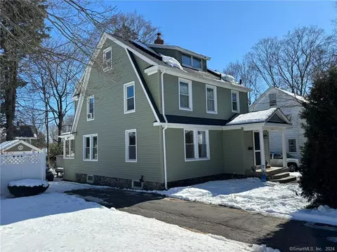32 Hard St, Naugatuck, CT 06770