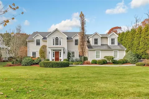 4 Windmill Ln, Trumbull, CT 06611