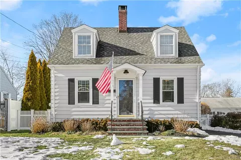 86 Clinton St, Fairfield, CT 06824