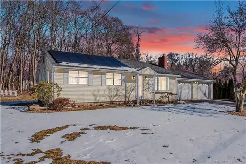 28 Lin Sal St, Windsor Locks, CT 06096