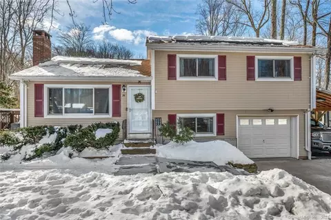 74 Standish Rd, Colchester, CT 06415