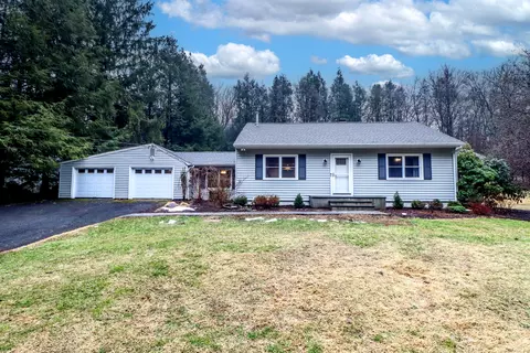 3 Rockwood Ln, Danbury, CT 06811