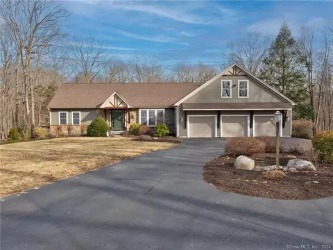94 Beacon Hill Dr, Mansfield, CT 06268