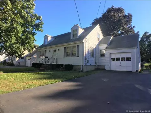 106 Colonial Dr, Hamden, CT 06518