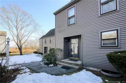 39 Danforth Ln, Rocky Hill, CT 06067