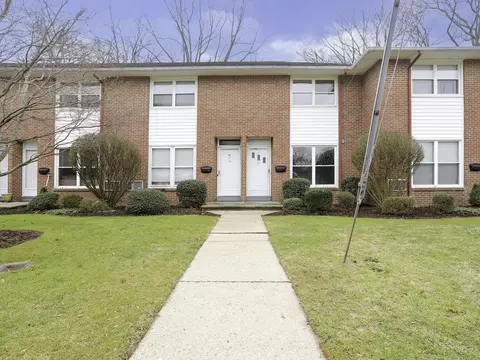 15 Hale St #15, Stamford, CT 06904