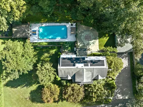 58 Riverside Rd, Newtown, CT 06482