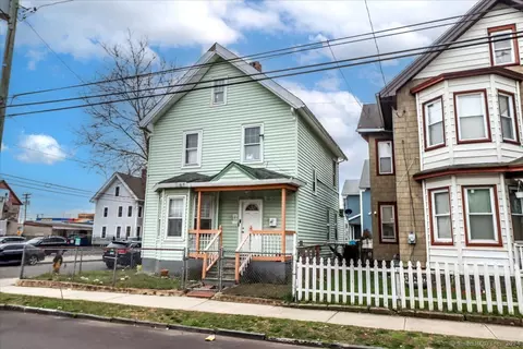 404 Arctic St, Bridgeport, CT 06608