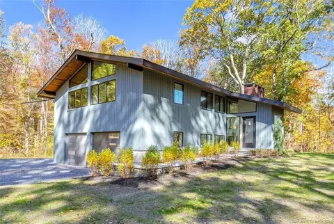 19 October Dr, Weston, CT 06883