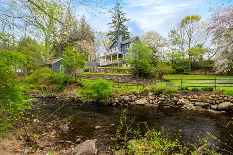 71 Perry Ave, Norwalk, CT 06850