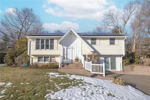 16 Overhill Rd, Ellington, CT 06029