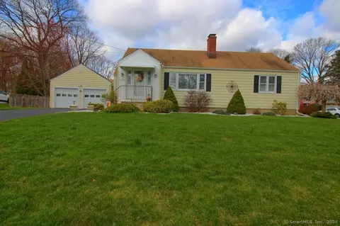 425 Hilltop Dr, Stratford, CT 06614