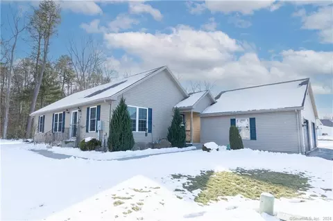 4 Starling Ct #4, Killingly, CT 06239