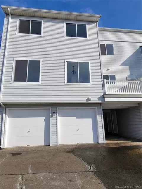 119 Staffordshire Commons Dr #119, Wallingford, CT 06492