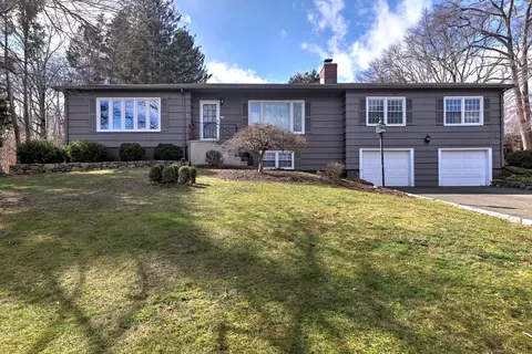 14 Old Stream Ln, Trumbull, CT 06611