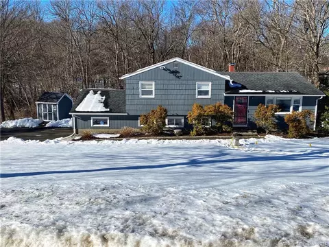 100 Jockey Hollow Rd, Monroe, CT 06468