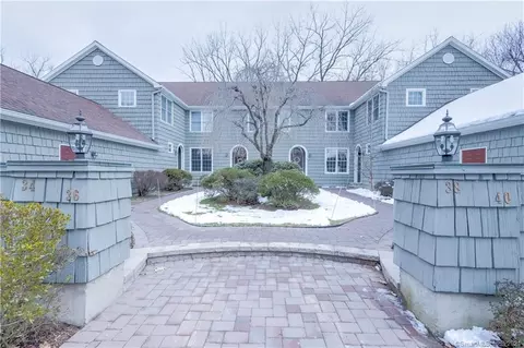 34 Harwich Ln #34, West Hartford, CT 06117