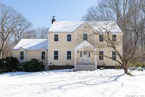 134 E Gate Rd, Guilford, CT 06437