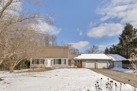 17 Oakdale Rd, Plymouth, CT 06786