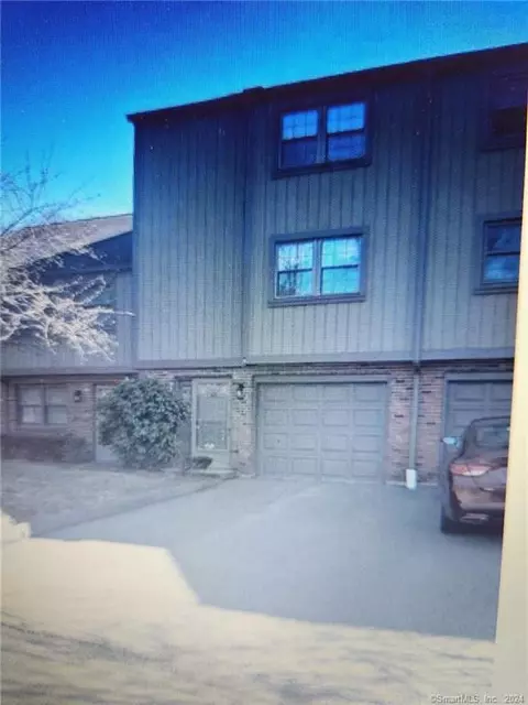 42 Mattabasset Dr #42, Meriden, CT 06450