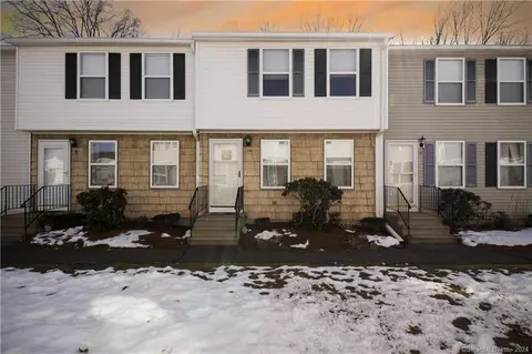 12 Larkspur Ln #12, Glastonbury, CT 06033