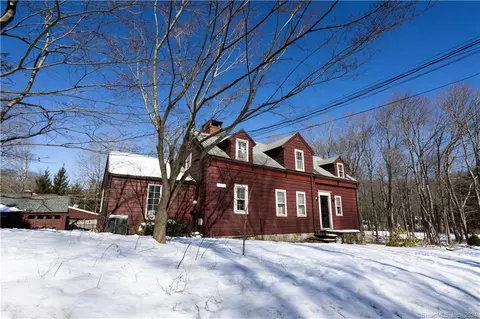 270 Tashua Rd, Trumbull, CT 06611